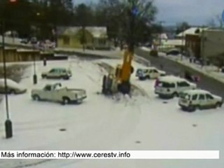 Una máquina quitanieves "atrapada"... ¡por la nieve!
