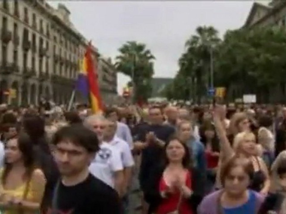 15M: Decenas de miles de indignados se manifiestan pacíficamente en toda España