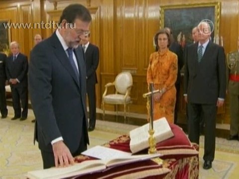 Новый премьер Испании присягнул на верность королю