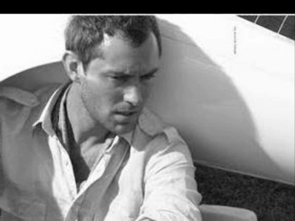 ALLURE HOMME SPORT CHANEL♥♥   (photos JUDE LAW)♥♥  Musique : I heard it through the grapevine",♥♥ interprétée ici par Bill Laswell.