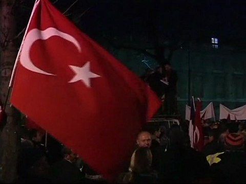 Manifestation d'opposants à la loi pénalisant la négation du génocide arménien
