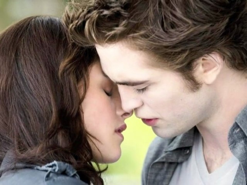 Twilight couple Robert Pattinson and Kirsten Stewart's intimate New Year Plans - Hollywood News
