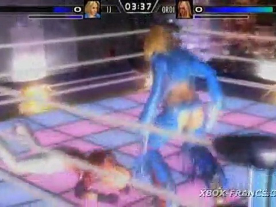 Rumble Roses XX (360) - Affrontement au sommet d'un gratte-ciel illuminé par la ville.