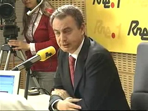 Zapatero reconoce problemas y dificultades económicas