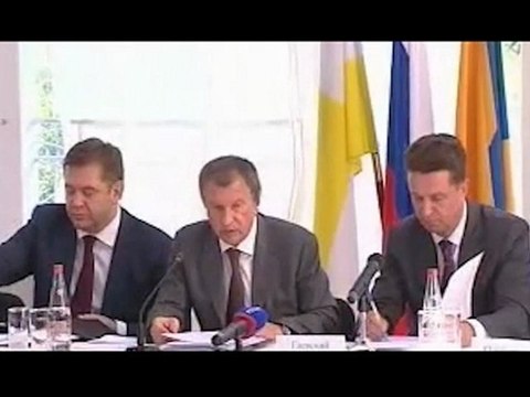 Почему в России дешевеет бензин?