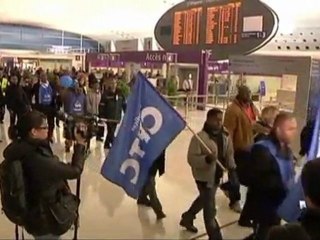 Strike action sparks Christmas travel disruption