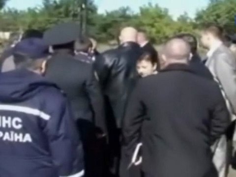 Al menos 42 muertos en el choque de un autobús con una locomotora en Ucrania