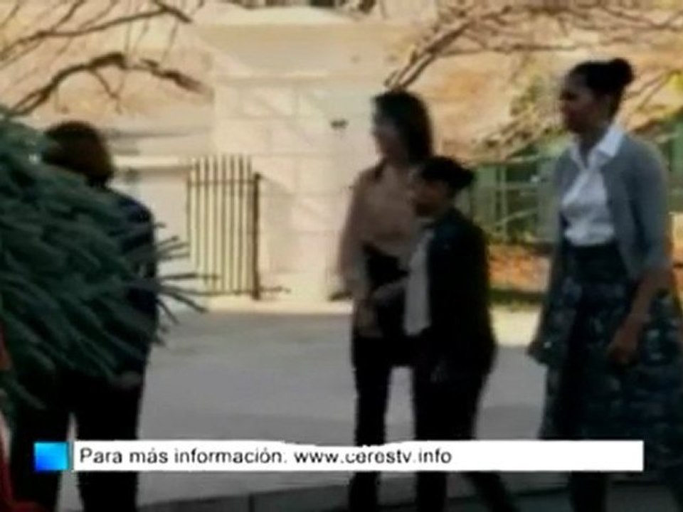 Michelle Obama recibe el árbol de Navidad para la Casa Blanca