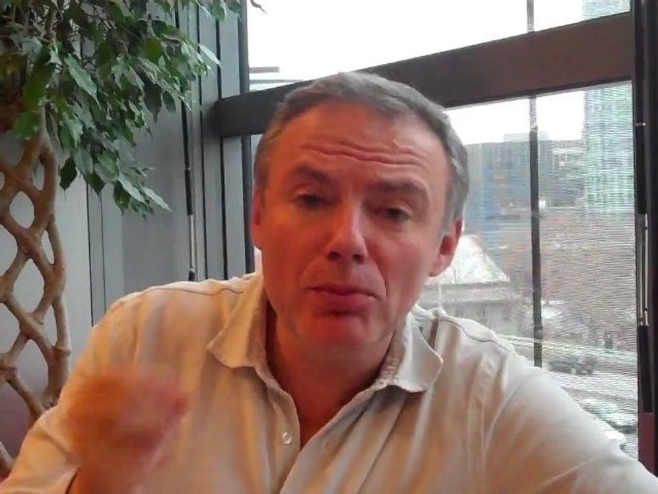 Eric Brunet pense que les Français sont de moins en moins politisés : ils ne savent pas s’ils sont de gauche ou de droite.