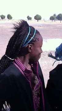 Trois élèves du Collège de Mbodiène présentent leur collège...