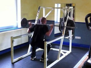 Übung für mehr Beinmuskeln - Kniebeugen