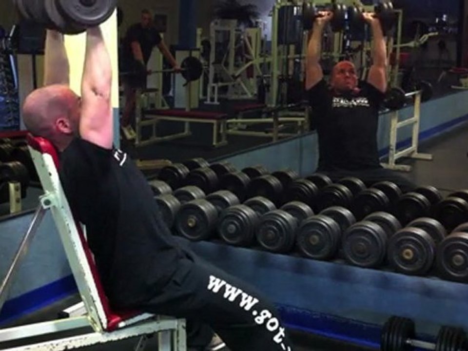 Schulterübung - Schulterdrücken mit Kurzhanteln