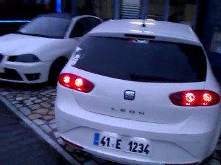 SCW 41 E 1234 Seat Leon Sis Farlarında Çakar ve Antende Led