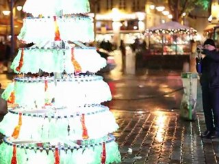 Illuminations de fin d'année écologiques par Fabrice Peltier devant la Mairie du 4e