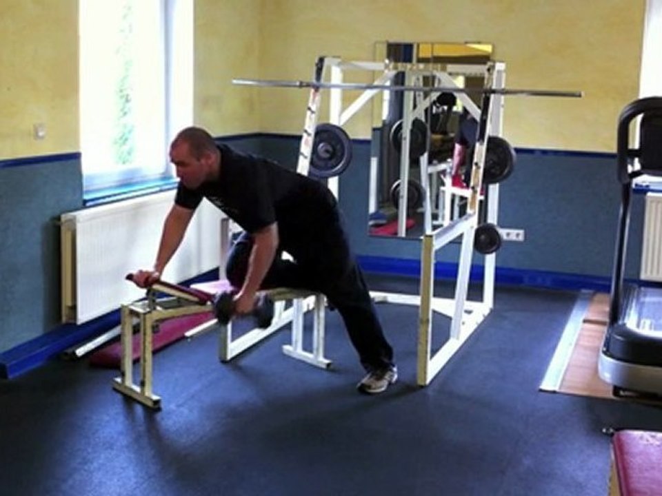 Muskelübung für den Rücken - Einarmiges Rudern