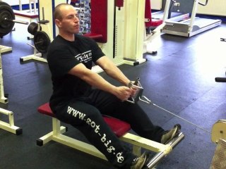 Muskelübung für den Rücken - Rudern sitzend am Kabel (eng)