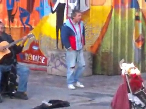 Place St Michel ,bout de la rue de La Soif ...après les courses de fraicheurs au Marché des Lices à Rennes, cet après-midi, en plein soleil...