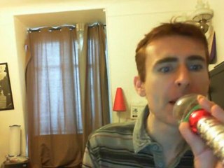 Wiwi égratigne "poil dans la main"