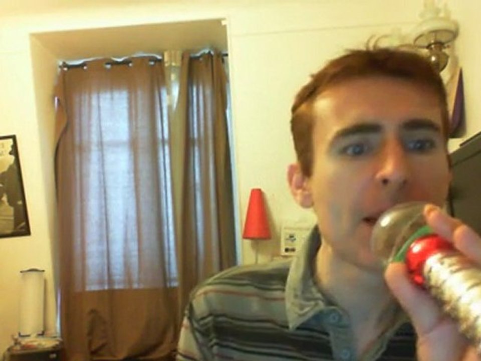 Wiwi égratigne "poil dans la main"