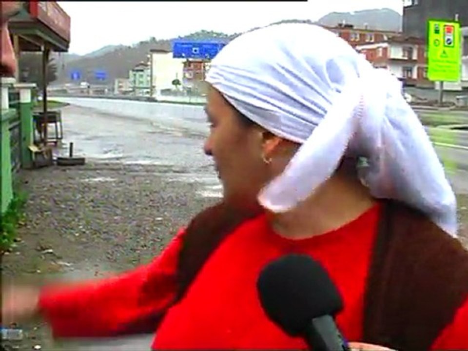 10 takla atan otomobil güvenlik kamerasında