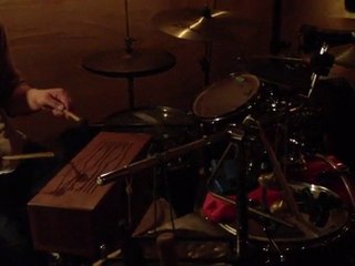 2011-12-24/Percussion manias Vol.1 龍角さん Ryudai(Orquesta Nadge!Nadge!, Little Cosmo, L.E.D.) & Kakuei(Overground Acoustic, L.E.D.)