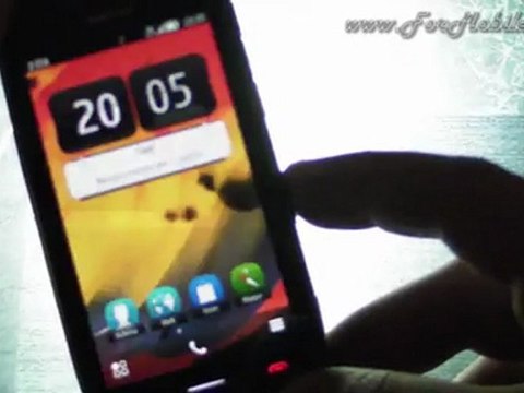 Nokia 701 - Come accendere (e spegnere) la torcia integrata