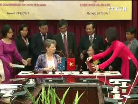 BẢN TIN TIẾNG ANH 30.12.2011 TRUYỀN HÌNH THÔNG TẤN, TTXVN, VNEWS, VNA,