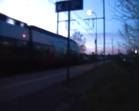 CROISEMENT DE DEUX TER AGC AVEC KLAXON A NOËL !