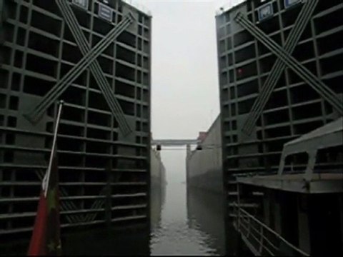 Traversée des 5 écluses du Barrage des 3 Gorges, en Chine