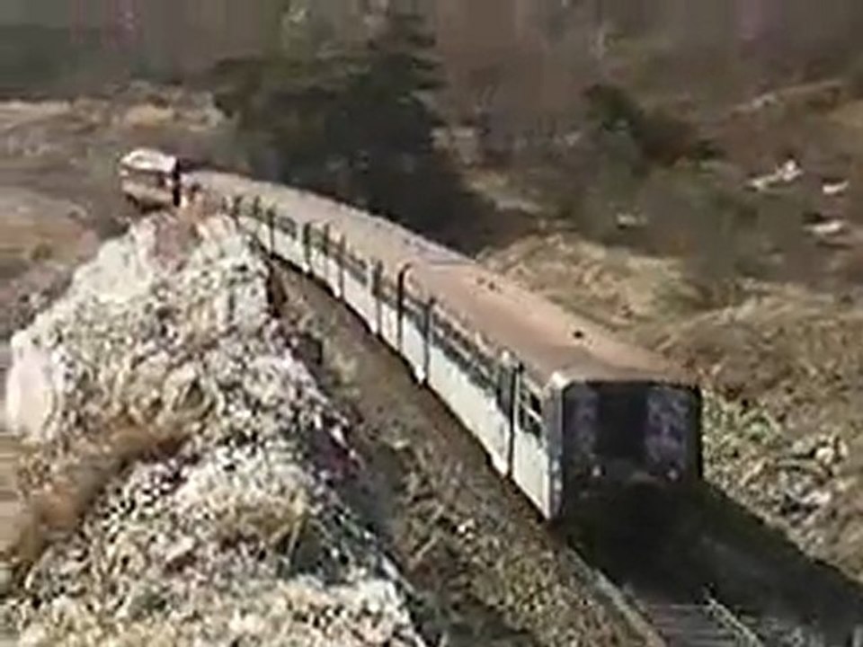 train RRR acouple avec une BB 67000 a destination de grenoble