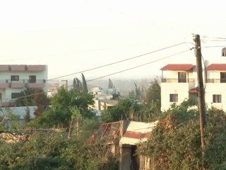 Sirios huyen, sanos o heridos