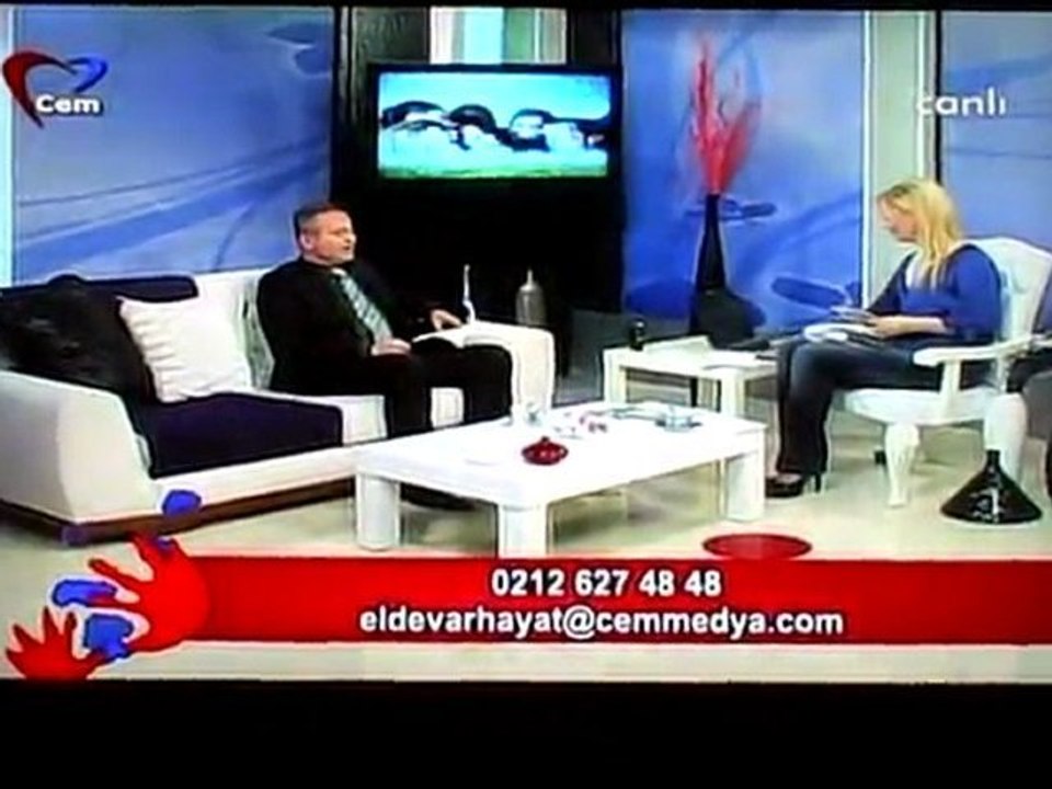 ERKAN SARIYILDIZ SİMURG'UN GÖZYAŞLARI KİTABININ ŞARKISI "MAZİ KALBİMDE YARADIR"I SESLENDİRİYOR