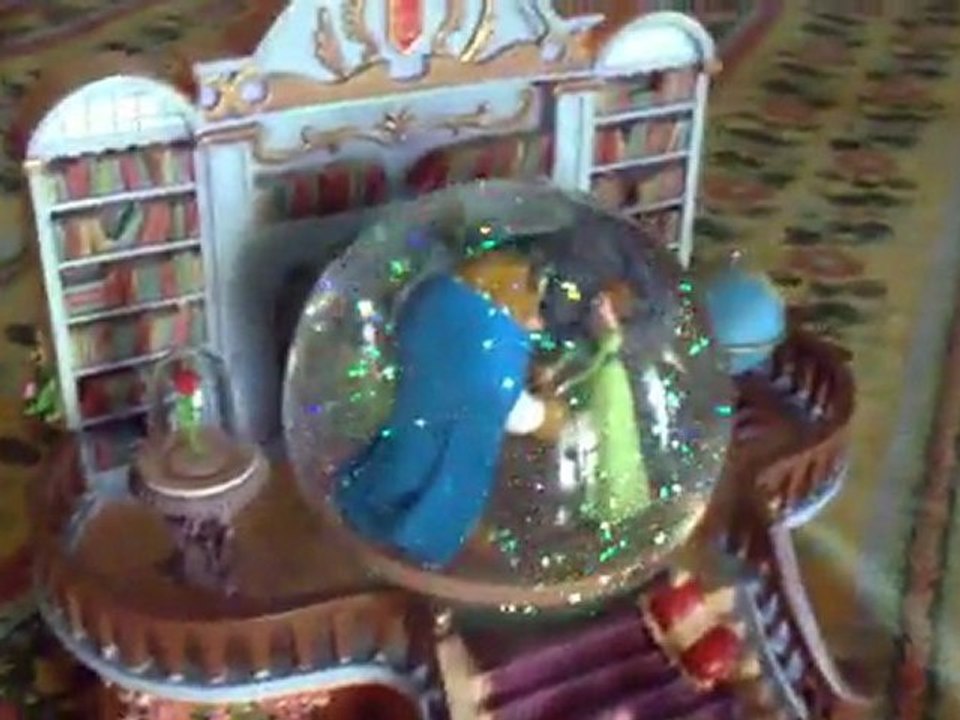 Snowglobe Disney La Belle et la Bête La Bibliothèque