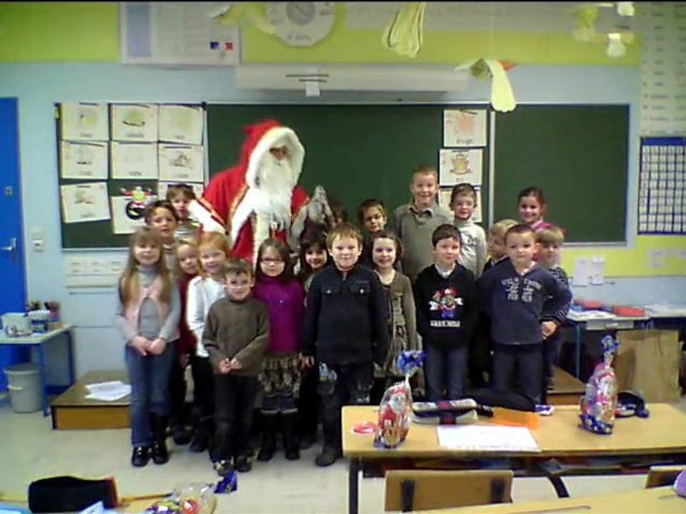 Peltre le Père NOEL à l'école Primaire