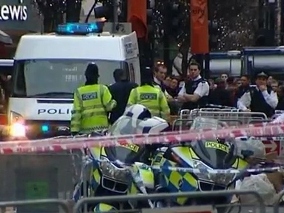 Teen knifed in UK shopping rush