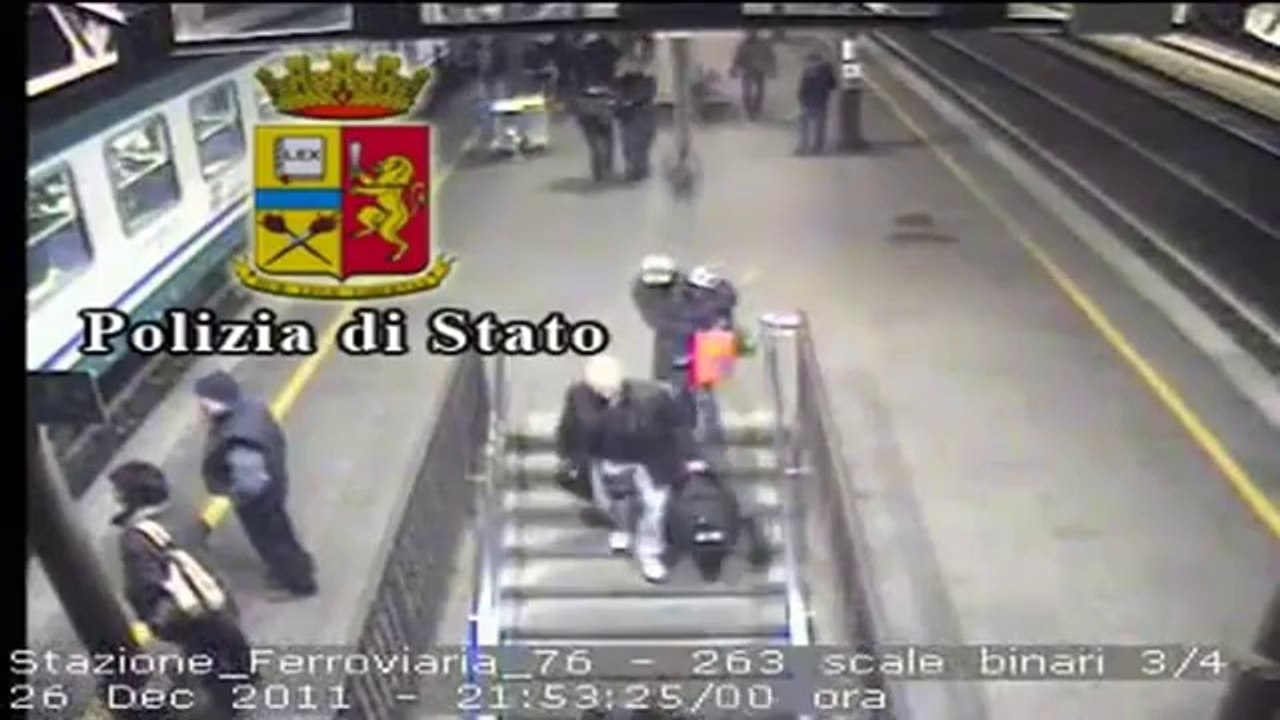 Reggio Emilia - Arresto per rapina di un iPhone in stazione 1-3