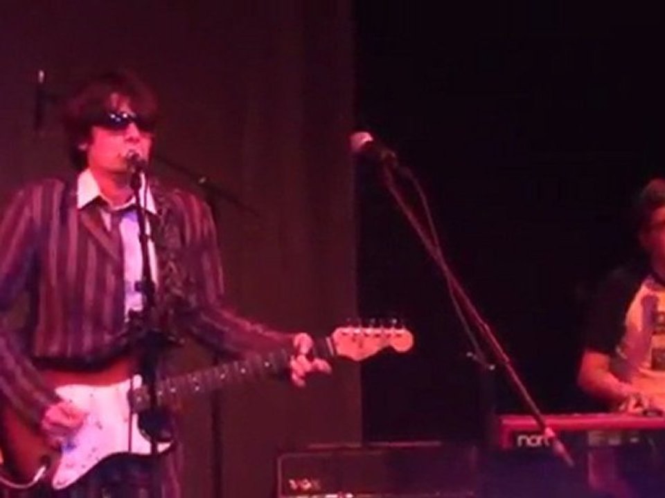 Echoes-It's knocking outside