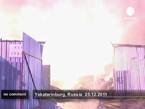Un incendie ravage un centre commercial à... - no comment