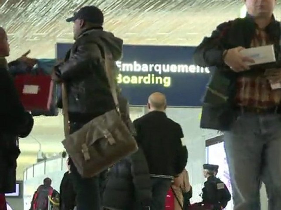 Paris airport strike ends
