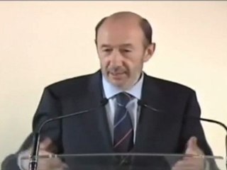 Rubalcaba: la propuesta de UPyD "es un disparate que no va a ningún sitio"