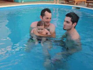 Coline dans la piscine 2