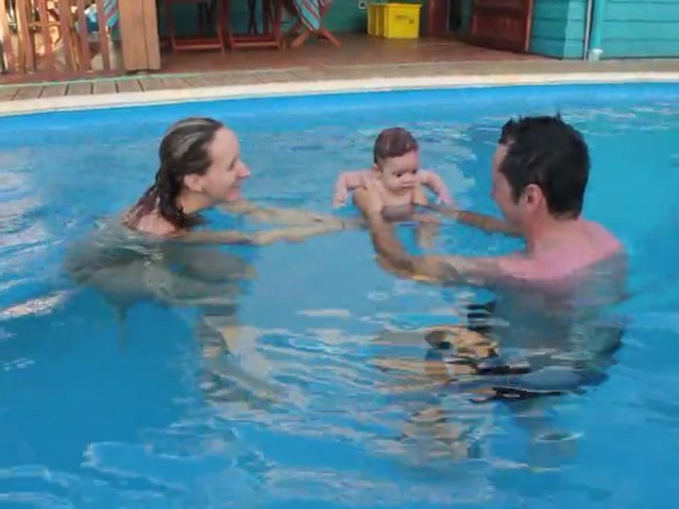 Coline dans la piscine 3