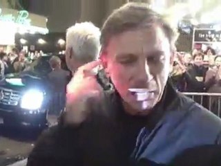 Daniel Craig Attacks Politicians
