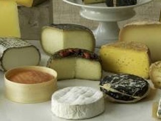 How to create a gourmet cheese plate