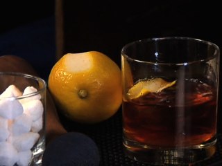How to make a classic Old Fashioned cocktail