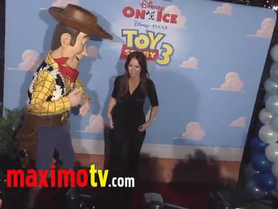 Jennifer Love Hewitt at DISNEY ON ICE Toy Story 3 Premiere