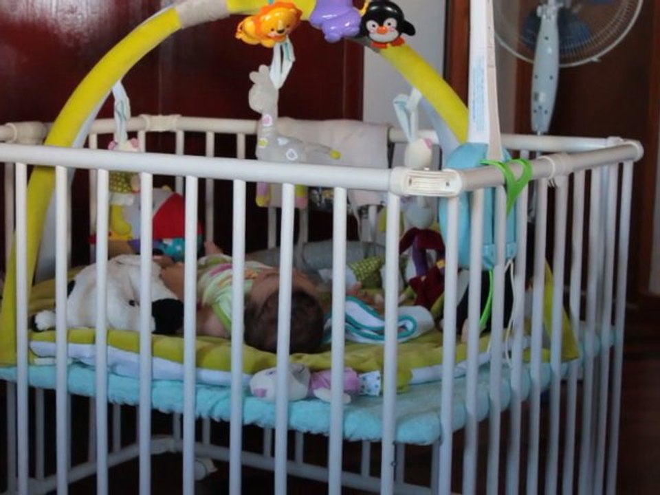 Coline dans son parc qui s'éclate!