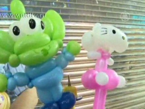 Уличные артисты Гонконга процветают в тесноте