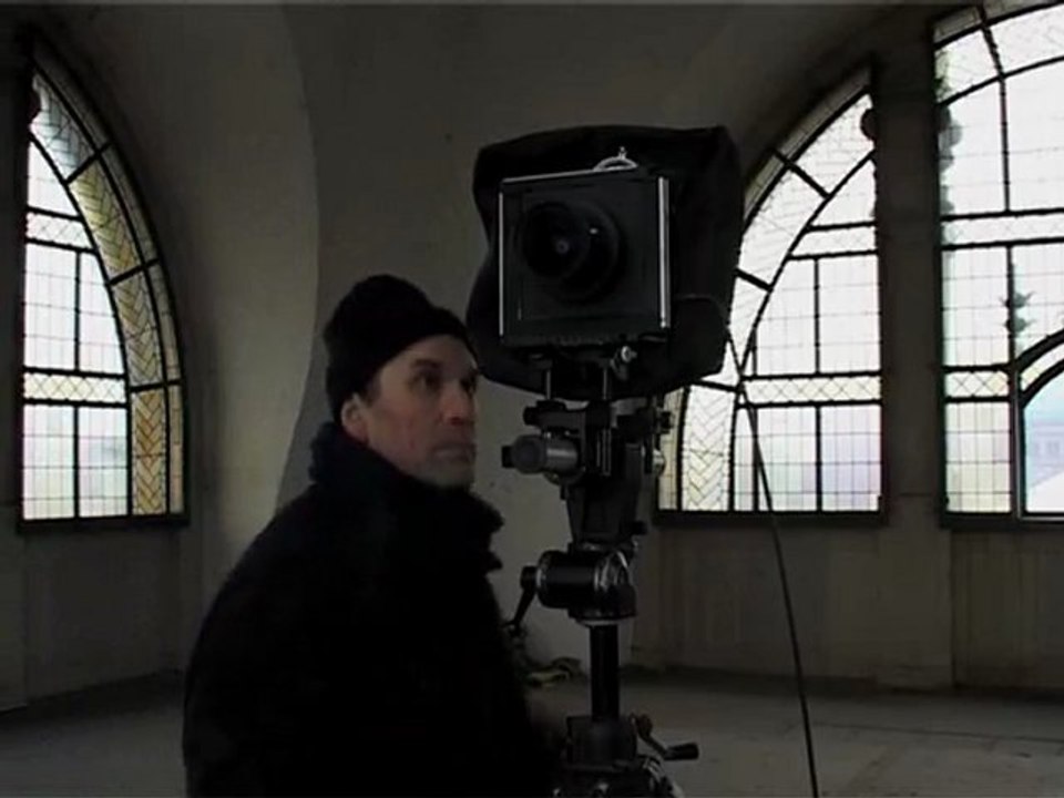 Un photographe du patrimoine au travail
