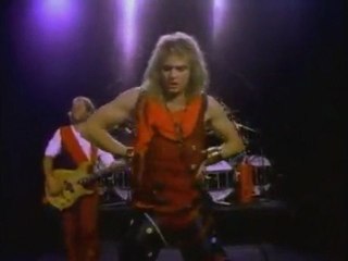 Sinead O'Connor ends marriage, Matthew McConaughey engaged